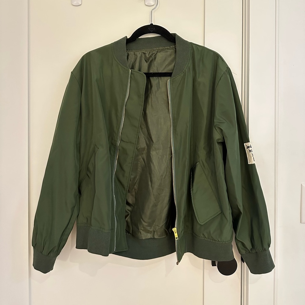Army green bomber jacket with arm detailing in size medium. Only worn once!